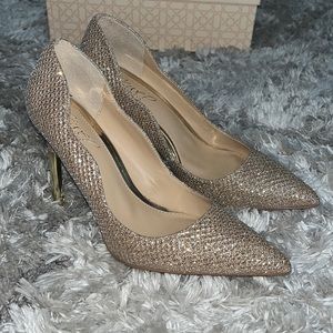Jewel by Badgely Mischa Riley Gold pumps